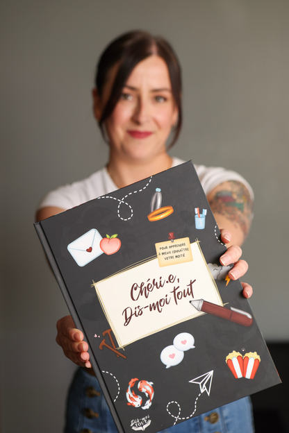 livre pour couple chéri.é, dis-moi tout tenu en mains