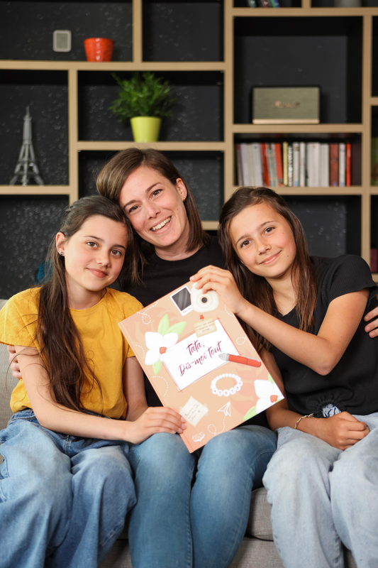tata et nièces avec livre tata, dis-moi tout